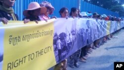 រូ​បថត​ឯកសារ៖ ការ​តវ៉ា​របស់​សហគមន៍​ដី​ក្រហម​ក្នុង​ពេល​កន្លង​មក។