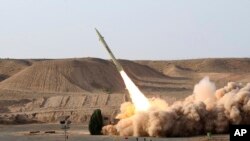 이란의 '파테-110(Fateh-110)' 단거리 탄도미사일. (자료사진)