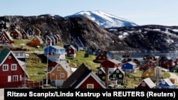 Pemandangan alam Upernavik di barat Greenland, Denmark, 11 Juli 2015. (Foto: Reuters)