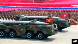 지난해 7월 평양 김일성 광장에서 열린 정전 60주념 기념 군사행진에 등장한 스커드 미사일.