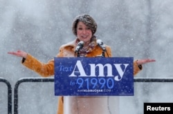 에이미 클로부처 미 연방 상원의원이 10일 미네소타주 미니애폴리스에서 민주당 경선에 나선다고 공식 선언했다.