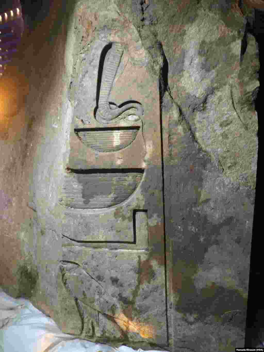 A close-up of the carvings found on the colossus discovered few days ago that almost certainly depicts Psamtik I in the Egyptian Museum Cairo, March 16, 2017. (H. Elrasam/VOA)