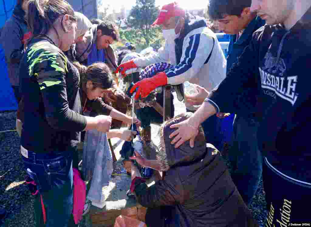 One of the few water taps at Idomeni for more than 13,000 refugees.