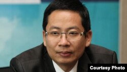 លោក​ ល្មុន​ សូឡី​ ប្រធាន​​នាយកដ្ឋាន​​ប្រតិបត្តិការ​​ទីផ្សារ​​​នៃ​​ផ្សារ​​មូលបត្រ​​​កម្ពុជា (Cambodia Securities Exchange)។ (រូបថត​ផ្តល់​ឲ្យ​ដោយ ល្មុន​ សូឡី) 