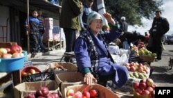 Yozgi g'alayondan so'ng Qirg'iziston iqtisodiyoti qattiq oqsamoqda, janubiy viloyatlarda minglab odamlar uysiz, ishsiz, mol-mulki barbod bo'lgan.