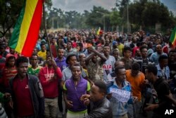 file - Thousands of protestors from the capital and those displaced by ethnic-based violence over the weekend in Burayu, demonstrate to demand justice from the government in Addis Ababa, Sept. 17, 2018.