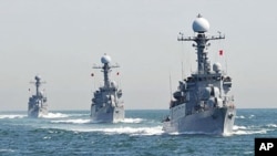 South Korean Navy Patrol Combat Corvettes conducts anti-submarine exercise at off the western coast town of Taean, 27 May 2010