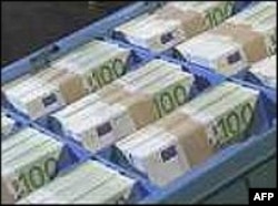 Pad vrednosti eura takođe je povećao potražnju za zlatom