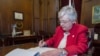 Guvernerka Alabama Kej Ajvi potpisuje zakonski predlog kojim se abortus proglašava krivičnim delom (Foto: AP/Hal Yeager/Kancelarija guvernerke Alabame