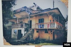 រូបថតមួយនៅក្នុងកម្មវិធីពិព័រណ៍រូបថត «អគារបេតិកភណ្ឌដែលត្រូវគេមើលរំលង» នៅ The Factory Phnom Penh ក្នុងក្រុងភ្នំពេញ និងធ្វើឡើងពីថ្ងៃទី១០ ដល់ថ្ងៃទី១២ ខែសីហា ឆ្នាំ ២០១៩។ (ណឹម សុភ័ក្រ្តបញ្ញា/VOA)