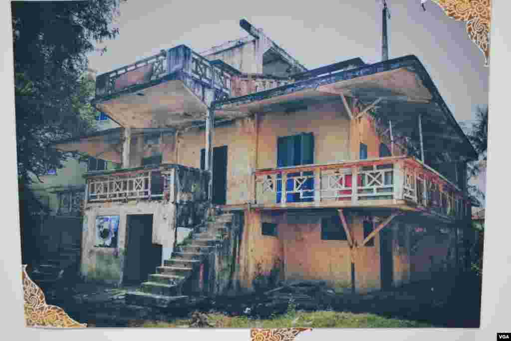 រូបថតមួយនៅក្នុងកម្មវិធីពិព័រណ៍រូបថត «អគារបេតិកភណ្ឌដែលត្រូវគេមើលរំលង» នៅ The Factory Phnom Penh ក្នុងក្រុងភ្នំពេញ និងធ្វើឡើងពីថ្ងៃទី១០ ដល់ថ្ងៃទី១២ ខែសីហា ឆ្នាំ ២០១៩។ (ណឹម សុភ័ក្រ្តបញ្ញា/VOA) 