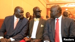 Delegasi yang mewakili pemberontak Sudan Selatan sebelum pembicaraan di Addis Ababa, Ethiopia (4/1). 