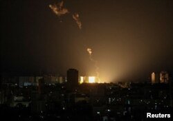 Eksplozija bespilotne letelice snimlena tokom ruskog napada dronovima, tokom ruske invazije na Ukrajinu, u Kijevu, Ukrajina, 8. maja 2023.