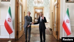 دیدار انریکه مورا و علی باقری در تهران، ۲۱ اردیبهشت ۱۴۰۱ (رسانه‌های ایران)