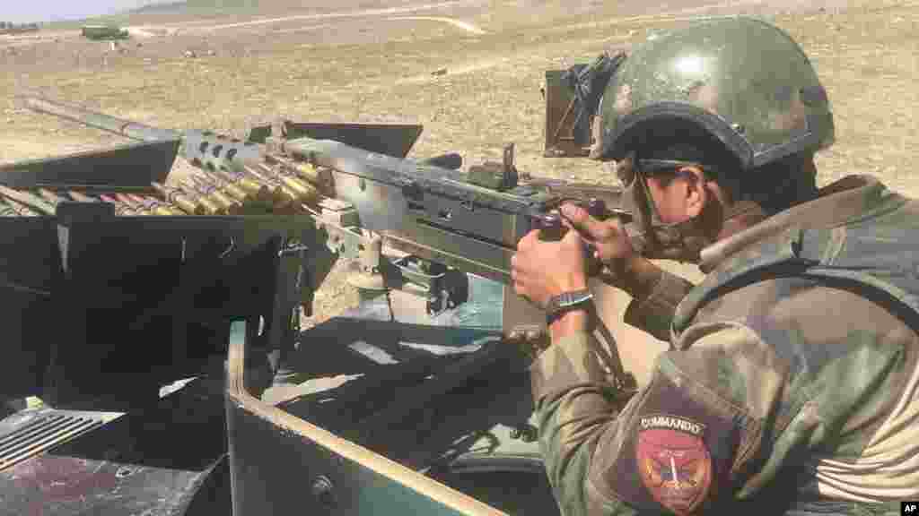Un militaire afghan monte la garde à&nbsp; Pandola, le 14 avril 2017.