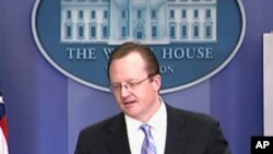 White House spokesman Robert Gibbs (file photo)