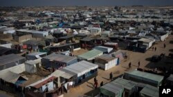 Arhiv - Pogled na improvizovani šatorski kamp u kojem borave Palestinci raseljeni zbog izraelskog bombardovanja pojasa Gaze, u oblasti Muwasi, južna Gaza, 1. januar 2024.