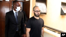 Tigran Gambaryan, hagu, da lauyansa