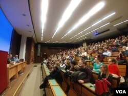 Učesnici tribine "Uzroci zaostajanja srpske privrede" na Filozofskom fakultetu u Beogradu, u okviru ciklusa "Nije filozofski ćutati" na Filozofskom fakultetu u Beogradu, 21. februara 2019.