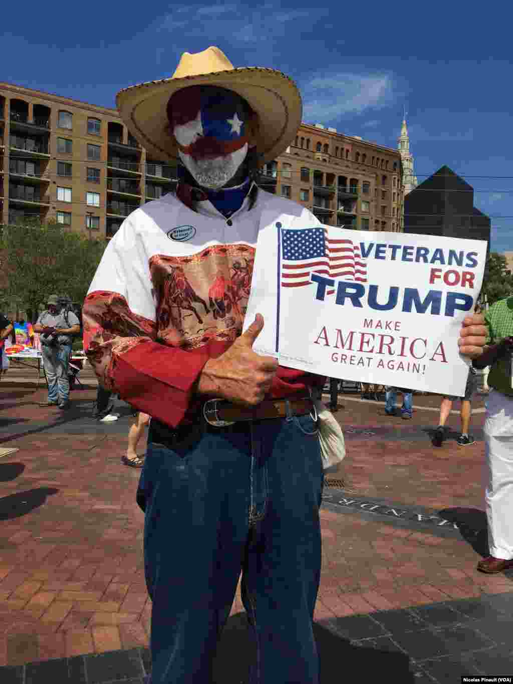 Marcos Spence, supporter de Donald Trump, originaire du Texas, lors de la convention républicaine, Cleveland, le 18 juillet 2016 (VOA/Nicolas Pinault) &nbsp;