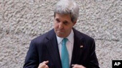 联合国会场外集结的抗议人群。（美国之音章真拍摄）