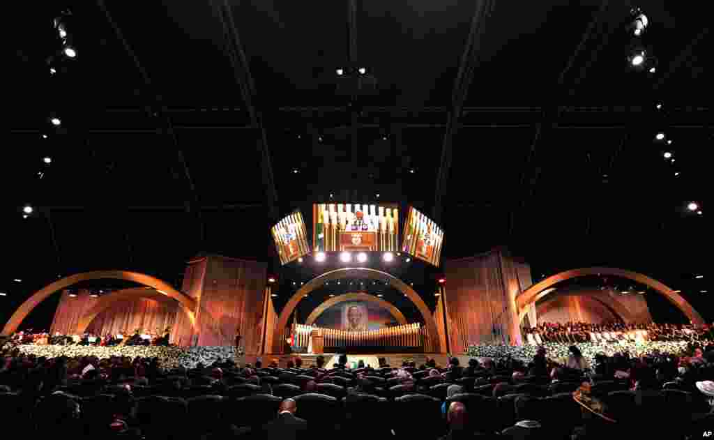 General view of the tent where the funeral service for former South African president Nelson Mandela is taking place in Qunu.