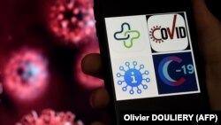 U.S. -- ILLUSTRATION -- In this photo illustration Coronavirus tracking applications logos, Healthlynked Covid-19, Covid Symptom Tracker, Apple Covid-19, Covid-19 tracker, are seen displayed on a smartphone on April 10, 2020, 2008 in Arlington, Virginia.