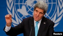 Menteri Luar Negeri AS John Kerry dalam jumpa pers usai pembicaraan damai Suriah di Jenewa, Januari 2014. (Reuters/Arnd Wiegmann)