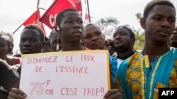 Des protestants dans les rues de Ouagadougou, le 29 novembre 2018.