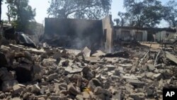 Gidajen da suka kone bayan hare-haren Boko Haram a bama, Fabrairu 20, 2014.