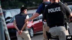 Hapšenje ilegalnih imigranata u Misisipiju, 7. avgust 2019.