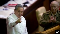 20일 의회에서 연설하는 라울 카스트로 의장