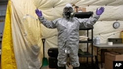 Seorang staff kelautan Cape Ray berada di kapal tersebut untuk menetralisir senjata kimia Suriah. (Foto: dok)