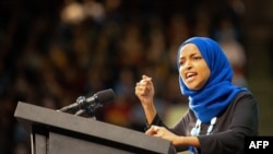 Ilhan Omar, anggota Kongres mewakili Minnesota saat menghadiri kampanye untuk balon capres Demokrat, Senator Bernie Sanders di The Saint Paul River Center, 2 Maret 2020 di Saint Paul.