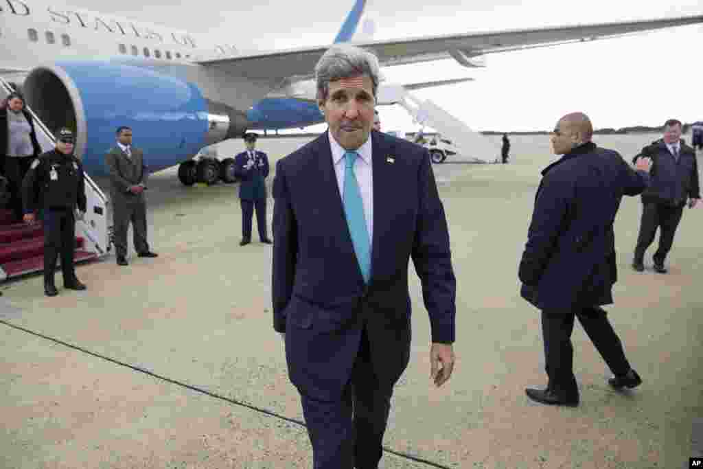 Secretary of State John Kerry walks across the tarmac to meet with American Terry Gross, who was recently released from a Cuban prison after more than five years, Andrews Air Force Base, Md., Dec. 17, 2014.