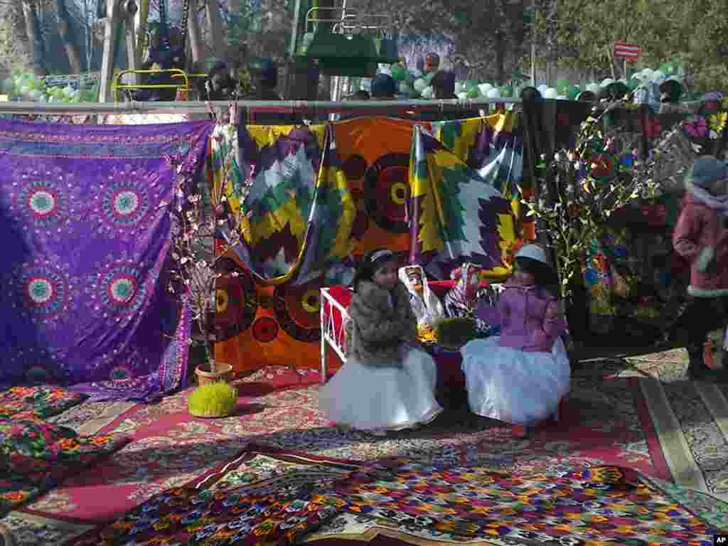 Qizaloqlar bayram go'shasida