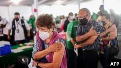 ក្រុមពលរដ្ឋម៉ិកស៊ិកវ័យចំណាស់បានទទួលការចាក់វ៉ាក់សាំងបង្ការជំងឺកូវីដ១៩ នៅទីក្រុងម៉ិកស៊ិក កាលពីថ្ងៃទី១៧ ខែមីនា ឆ្នាំ២០២១។