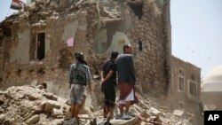 Serangan udara koalisi pimpinan Saudi menghantam perumahan penduduk di ibukota Sana'a, Yaman 19 September 2015 (foto: dok).