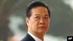 លោក​នាយក​រដ្ឋមន្ត្រី​វៀតណាម ង្វៀន តាន់ស៊ុង ​(Nguyen Tan Dung)។