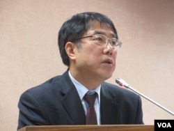 台湾在野党民进党立委黄伟哲(美国之音张永泰拍摄)