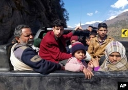 Pakistani Kashmiris flee the town of Chakoti from the Pakistan-Indian border, following the intense exchange of fire between two countries, Feb. 27, 2019.