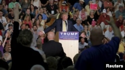 Donald Trump dalam sebuah acara kampanye di Rochester, New Hampshire, Kamis (17/9).