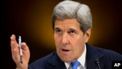Menlu AS John Kerry memberikan kesaksian di depan komite Senat AS di Washington, Rabu (11/3).