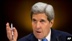 Menteri Luar Negeri AS John Kerry berbicara di depan Komite Senat urusan Hubungan Luar Negeri (11/3). (AP/Pablo Martinez Monsivais)