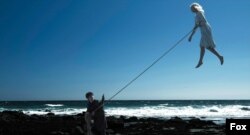 صحنه‌ای از فیلم «خانه دوشیزه پرگرین برای بچه‌های خاص» از تیم برتون