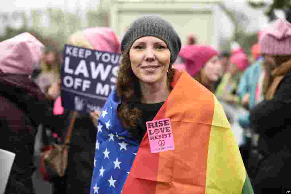 Nicole Monceaux dari kota New York berpartisipasi dalam protes Women&#39;s March di Washington, D.C. (21/1). (AP/Sait Serkan Gurbuz)