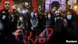 აქცია ნიუ-იორკის უბან ბრუკლინში, მას შემდეგ, რაც მინესოტას შტატის ქალაქ მინეაპოლისში, სასამართლოზე ვერდიქტი გამოცხადდა