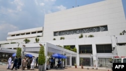 د رپورټ له مخې په جنورۍ ۲۰۲۵ کې د پالیسي نرخ یا د سود د کچې ۱۲فیصدي ته د راکمولو پرېکړه او د افراطِ زر ۲ فیصدي ته رسېدل د دغو مثبتو پرمختګونو برخه ده