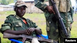 M23 rebels keep watch near a United Nations peacekeepers check point at Kanyaruchinya village, 3km north of Goma city on May 15, 2013. 