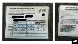 Foto tak bertanggal yang disediakan oleh Departemen Pengawasan Minuman Beralkohol California ini menunjukkan kartu vaksinasi COVID-19 palsu. (Foto: AP)